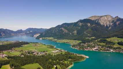Wolfgangsee in Salzkammergut on a sunny summer day, aerial drone view. Wolfgangsee im Salzkammergut an einem sonnigen Sommertag, Luftaufnahme mit Drohne.