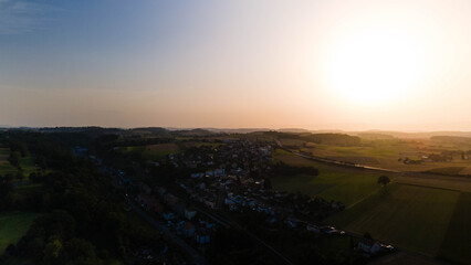 Golden hour in Bern city with Alps in background, Switzerland | Goldene Stunde in der Stadt Bern mit Alpen im Hintergrund, Schweiz