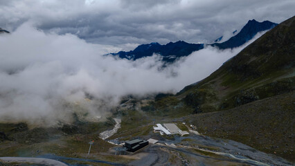 Kaunertaler Gletscherstrasse, scenic road through forest, lakes and clouds | Kaunertaler Gletscherstraße, malerische Straße durch Wald, Seen und Wolken