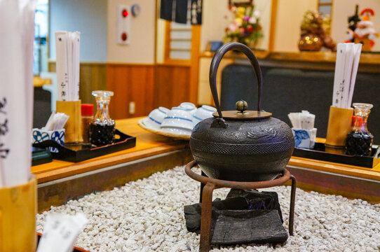 日本の食文化を感じる和風食事処の風景