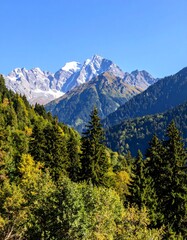 Fototapeta premium Alpine scenery with snow-capped peaks
