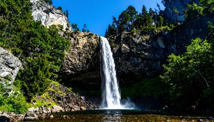Obraz premium Majestic waterfall cascading down rocky cliffs