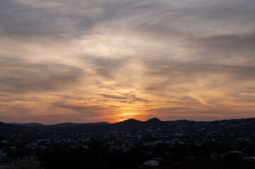 Ciel au lever du jour à Windhoek en Namibie