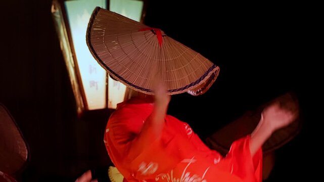 おわら風の盆　八尾八幡社前で踊る下新町の舞台踊り　スローモーション映像　