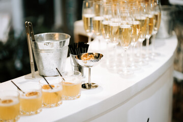Sparkling beverages and cocktails showcased at a stylish event bar in the evening