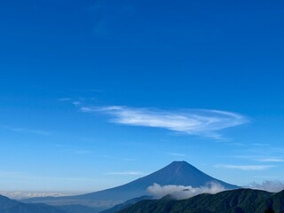 夏の富士山。雁ヶ腹摺山から見る富士山。