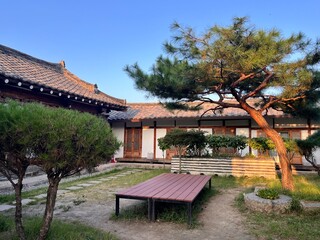 raditional Korean house - hanok