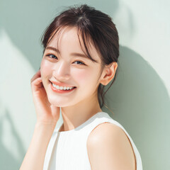 健康的な白い歯を見せている笑顔の女性