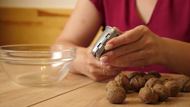Walnuts are crushed using a walnut sheller. Walnuts are a useful ingredient for cooking.