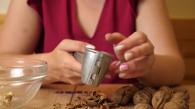 Walnuts are crushed using a walnut sheller. Walnuts are a useful ingredient for cooking.