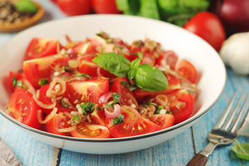 A bowl with Romanian tomato salad de Rosii