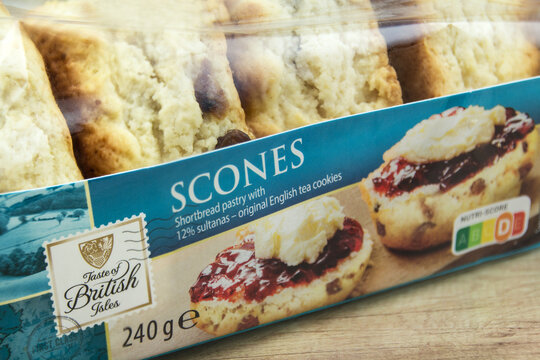 Scones Taste of british isles Hintergrund Holz close up