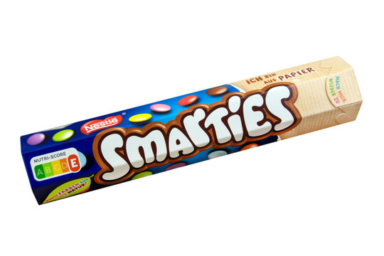 1 Packung Smarties von Nestle Hintergrund transparent PNG cut out