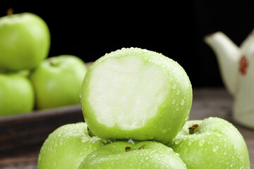 Fresh Green Apples from Shanxi China - Crisp Sweet Fruit with Water Droplets