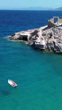 video verticale dell isola di Milos in grecia