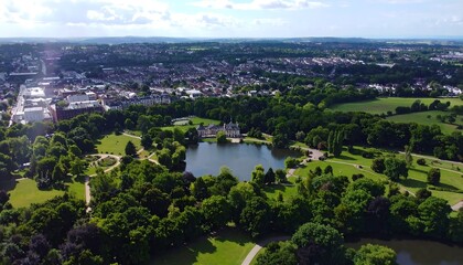 Obraz premium High-angle view of a city park with a lake