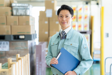 オフィスに通勤をするビジネスウーマン　撮影協力:スカパー東京メディアセンター