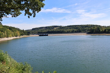 Fototapeta premium Brücke an der Möhnetalsperre im Sauerland