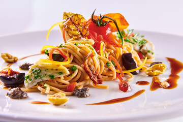 Vegetarischer Spaghetti Teller mit Gemüse