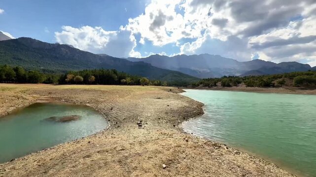The decrease in water levels in dams during summer heat, drought symptoms and the texture of nature