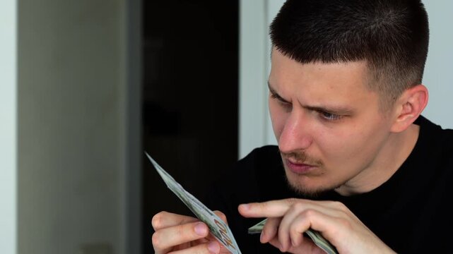 Fal'i money without aol sign.
checking money for counterfeit.
Printed counterfeit American dollars.
checking money for watermark and inauthenticity