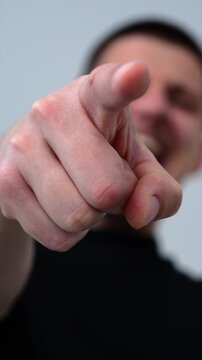 Mockery and humiliation.
A person mocks someone and humiliates them in front of others.
Abusive relationships between people.
A person insults someone and points a finger at them
