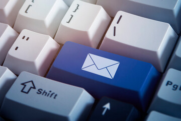 Naklejka na ściany i meble send e-mail button , button on computer keyboard