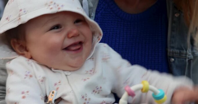 Baby Tochter und Mama spielen