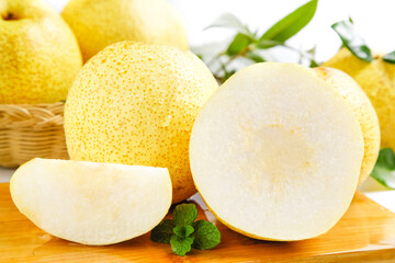 Fresh Dangshan White Pears from Anhui China Sliced and Whole Premium Asian Fruit