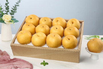 Fresh Golden Pears in Wooden Gift Box - Autumn Harvest Fruit Set