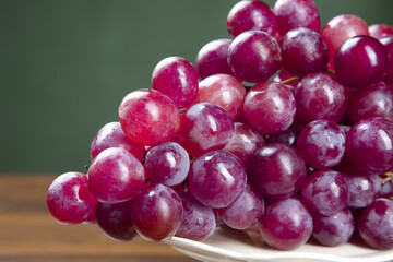Fresh Red Grapes from Xinjiang - Glossy Ripe Fruit Cluster for Healthy Nutrition and Wine Production