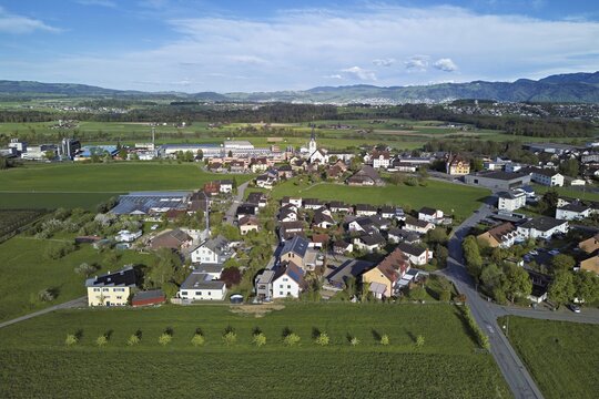 View of the village with the neighbourhood Oberdorf and the catholic parish church Mari&auml; Geburt, Sins, Freiamt, Canton, Aargau, Switzerland