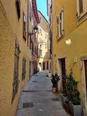 Obraz premium Piran, Slovenia – Mediterranean Streets and Boats by the Sea