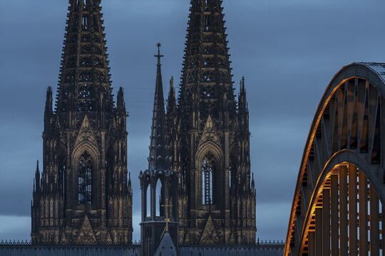 Cologne Cathedral and the Hohenzollern Bridge illuminated with LED lights, Cologne, North Rhine-Westphalia, Germany