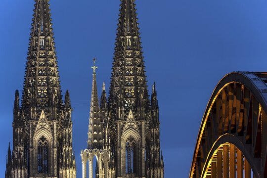 Cologne Cathedral and the Hohenzollern Bridge illuminated with LED lights, Cologne, North Rhine-Westphalia, Germany