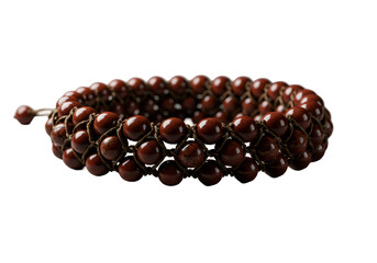 茶色のビーズブレスレットのクローズアップ透明背景に分離された宝飾品の装飾