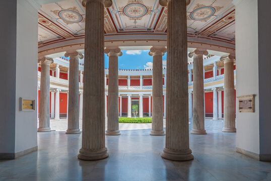 B&acirc;timent antique le Zappeion, monument situ&eacute; dans le Jardin national d&rsquo;Ath&egrave;nes.
