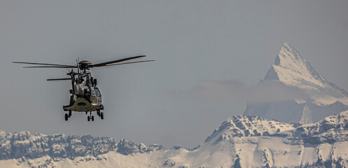 Swiss Army with Alps © rosadocreativ