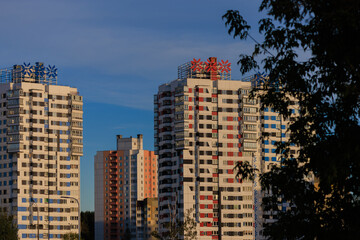 Naklejka premium Cityscape on a sunny day, modern buildings and houses 