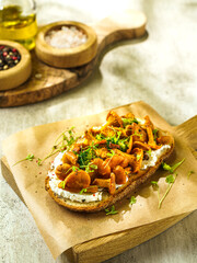 bruschetta with cottage cheese and chanterelles