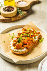 bruschetta with cottage cheese and chanterelles