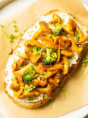 bruschetta with cottage cheese and chanterelles