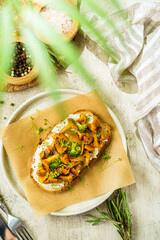 bruschetta with cottage cheese and chanterelles