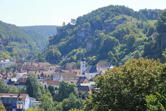 Blick auf den Ort Pottenstein bei Bayreuth