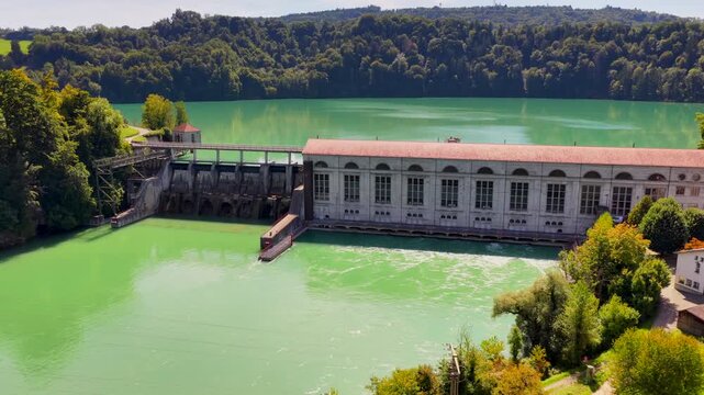 Wasserkraftwerk M&uuml;hleberg im Kanton Bern, September 2025, Schweiz