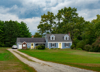 Obraz premium landscape of single family house and driveway
