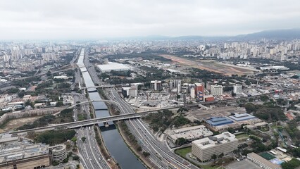 Visão aérea marginal tietê na cidade de São Paulo SP Brasil