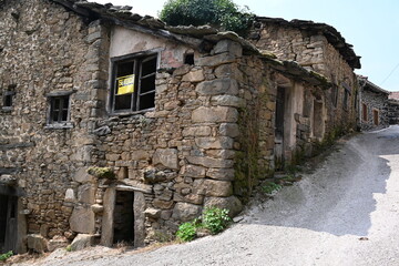 calle con arquitectura popular