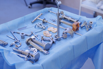Knee arthroplasty instruments and prosthesis components on a sterile surgical table