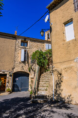 Dans le village de Montady en France